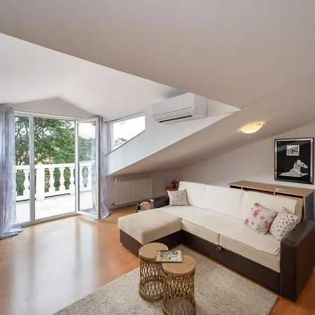 Sabrina Bis Zu 8 Personen By Interhome * Poreč